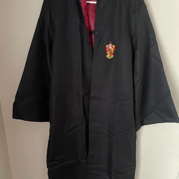 Harry Potter Gryffindor Robe - Picture 2 of 8